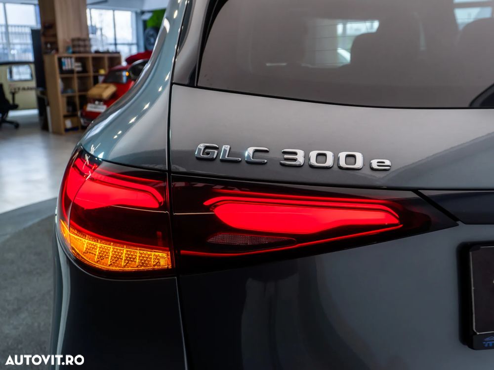 Mercedes-Benz GLC 300 e 4Matic 9G-TRONIC Edition Avantgarde - 16