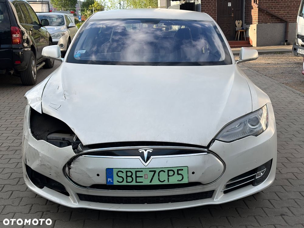 Tesla Model S - 10