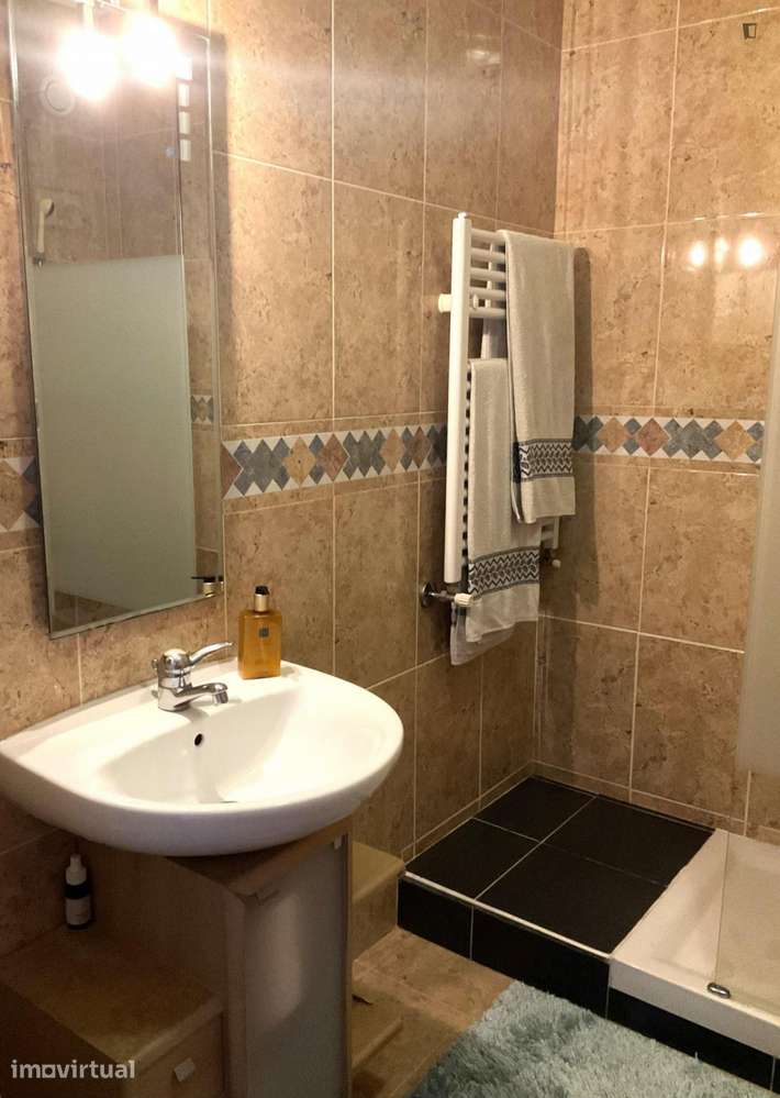 Quarto - localizado em Vilar de Andorinho Porto - Grande imagem: 5/9