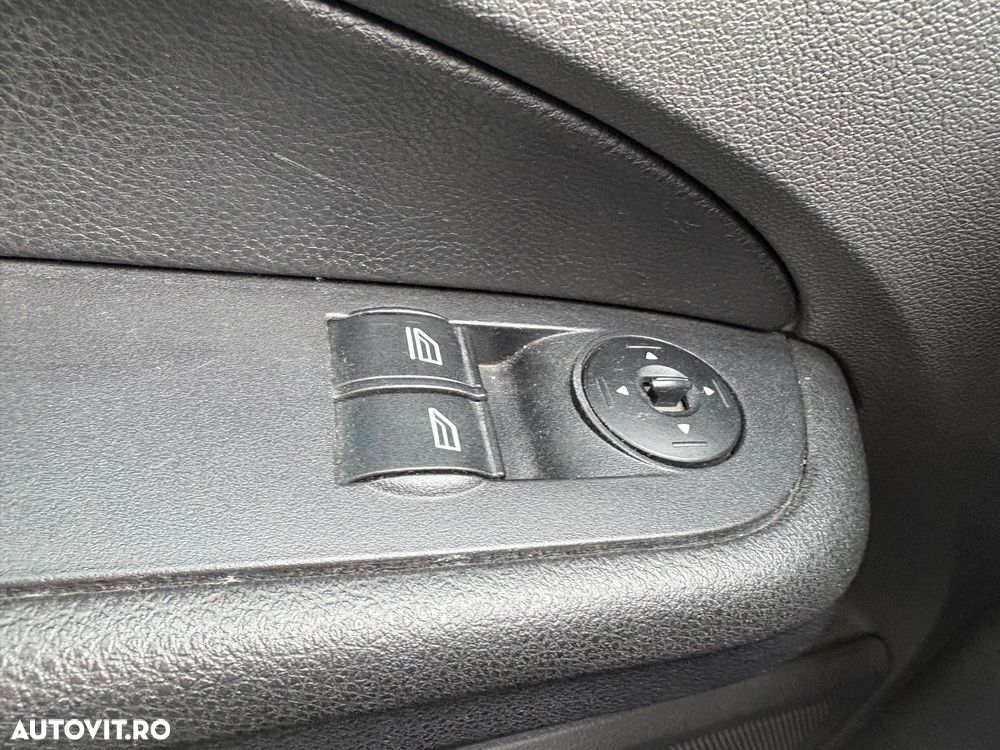 Ford Focus 1.6i 16V - 13