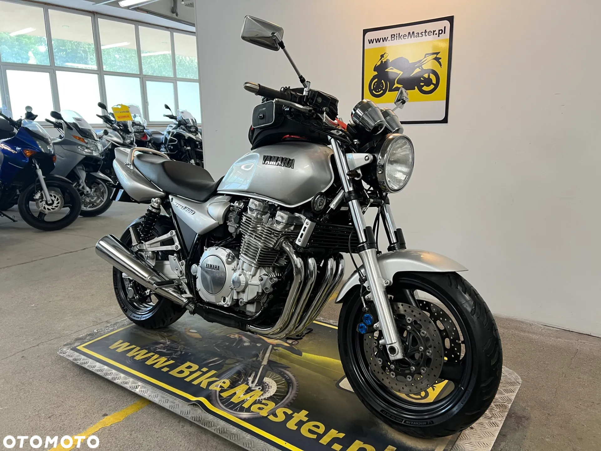 Yamaha XJR - 3