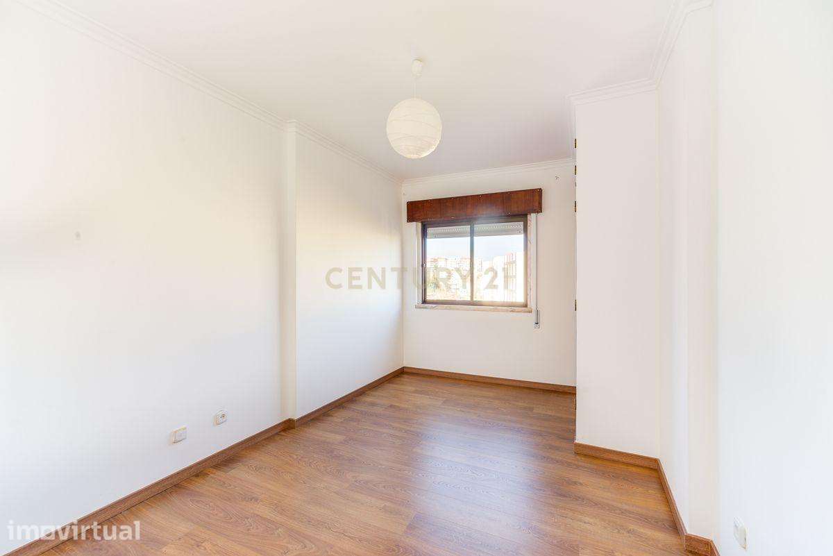 Apartamento T2 com 75 m², situado numa zona central e muito procurada - Grande imagem: 3/19