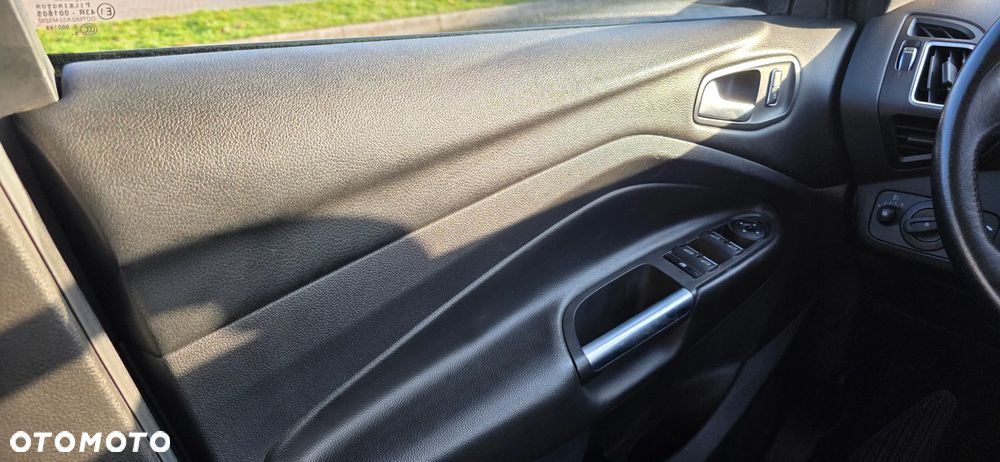 Ford Kuga 2.0 TDCi FWD Titanium - 16