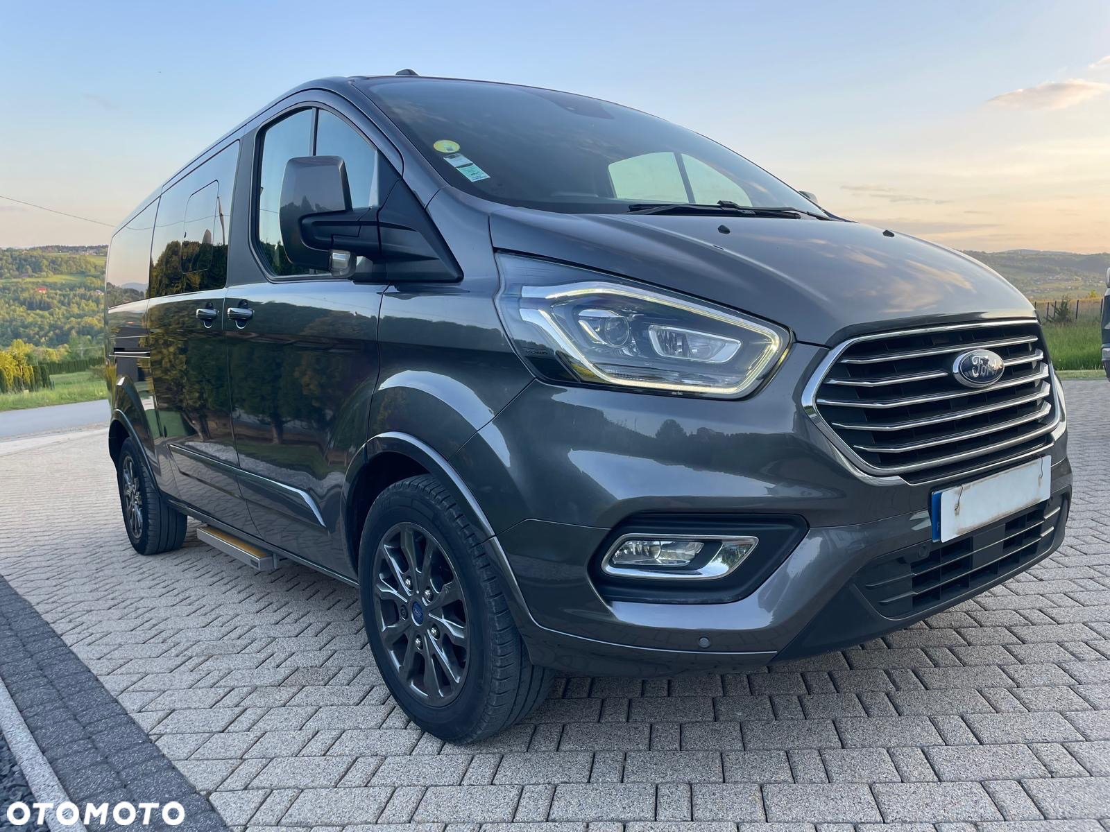 Ford Tourneo Custom 320 L2H1 VA Autm Titanium X - 2