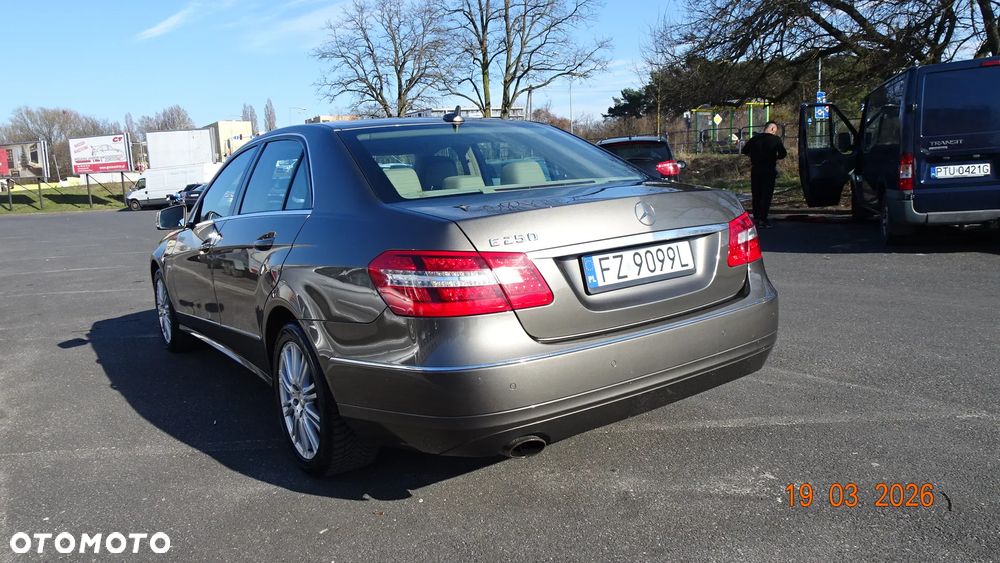Mercedes-Benz Klasa E 250 CGI BlueEFFICIENCY Elegance - 4