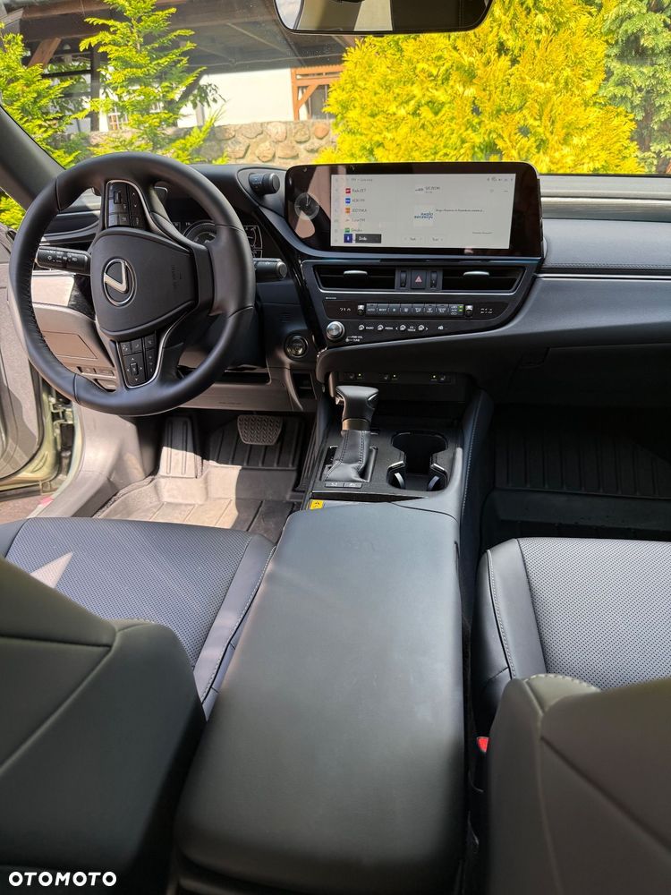 Lexus ES 300h Business Edition - 16