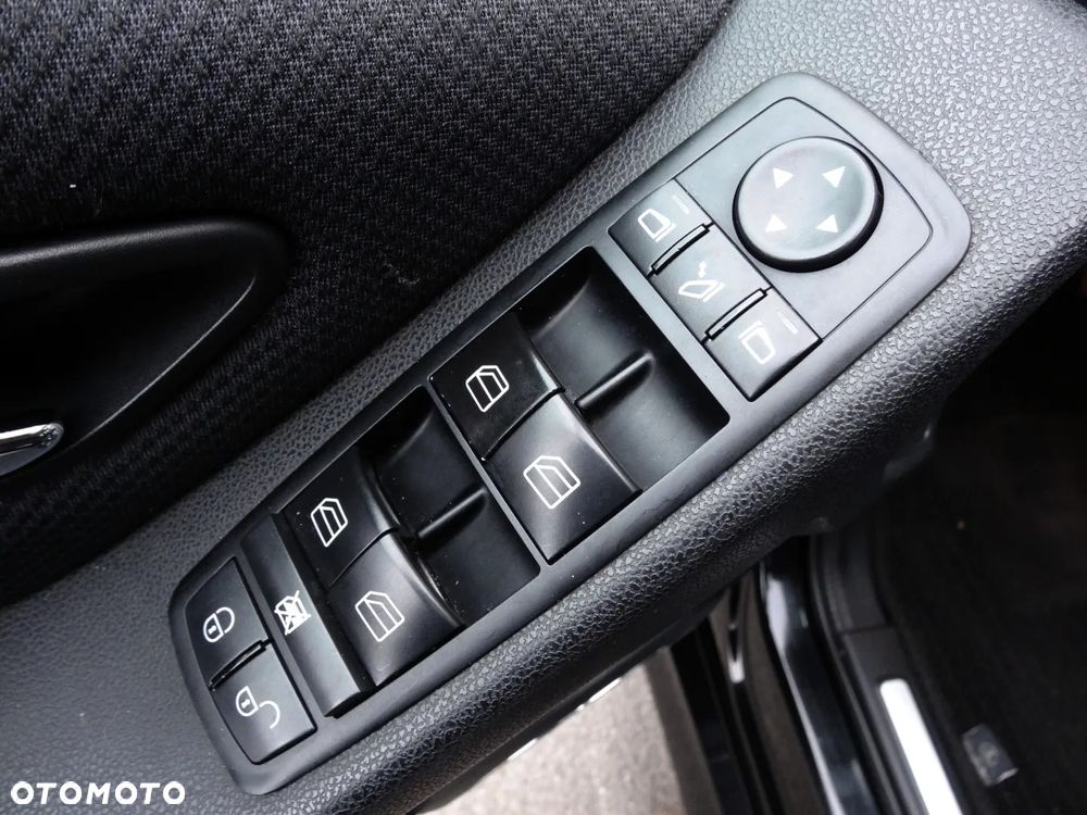 Mercedes-Benz Klasa B 150 - 22