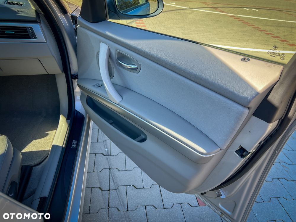 BMW Seria 3 318i Touring - 20