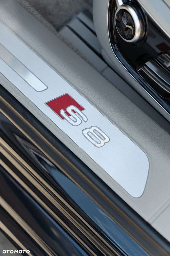 Audi S8 - 26