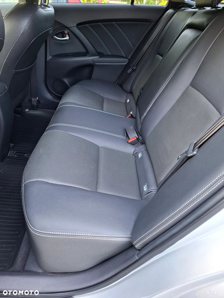 Toyota Avensis 1.8 Prestige - 12