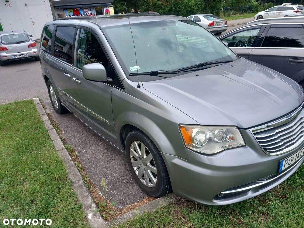 Chrysler Town & Country - 1