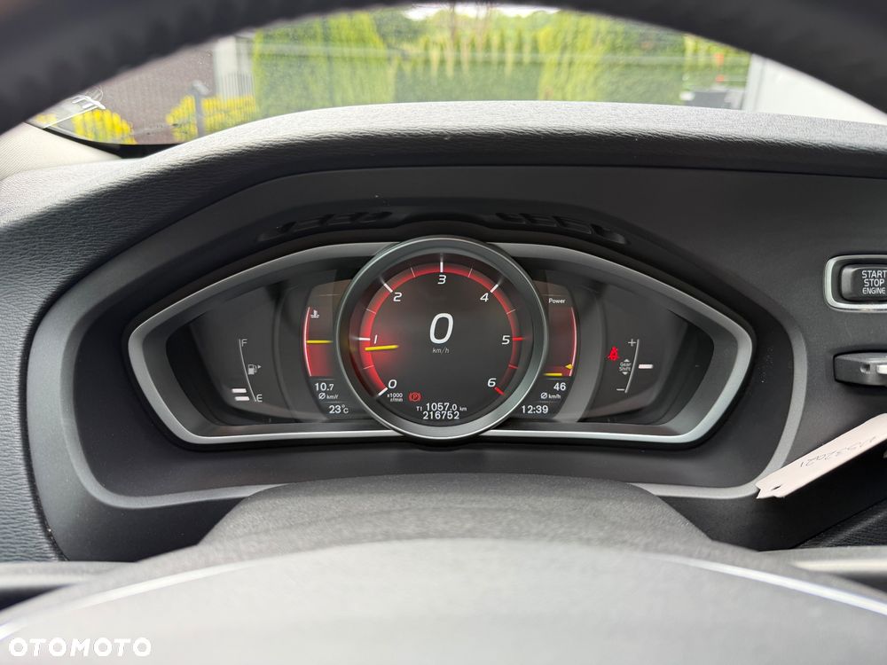 Volvo V40 Cross Country D2 Momentum - 19