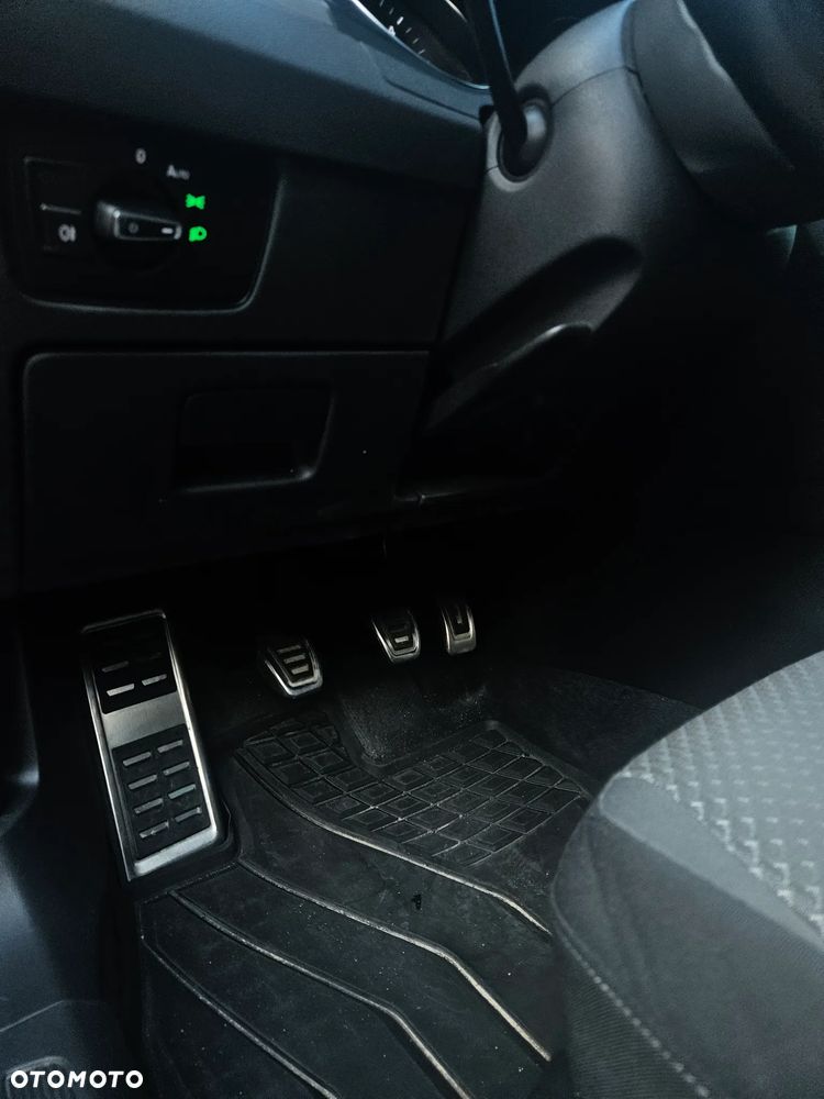Volkswagen Passat - 12