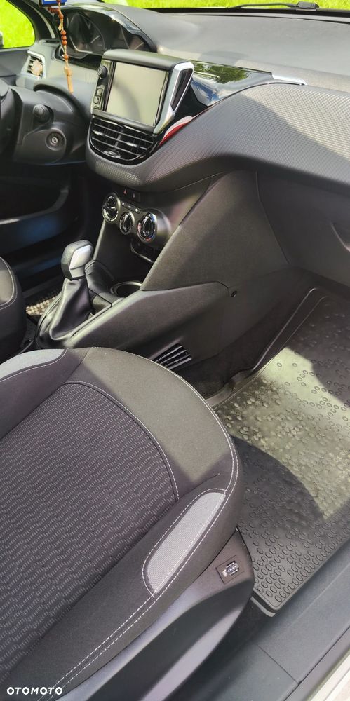Peugeot 208 1.2 VTi Style - 25