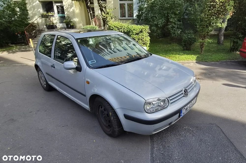 Volkswagen Golf - 1