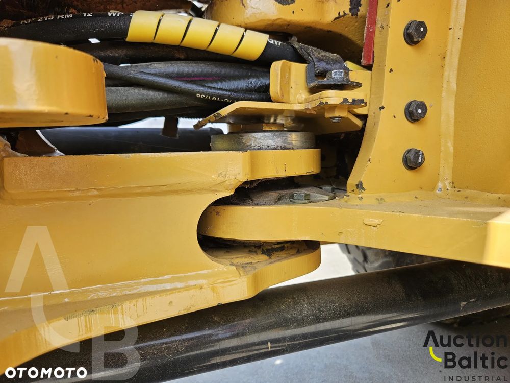Caterpillar - 6