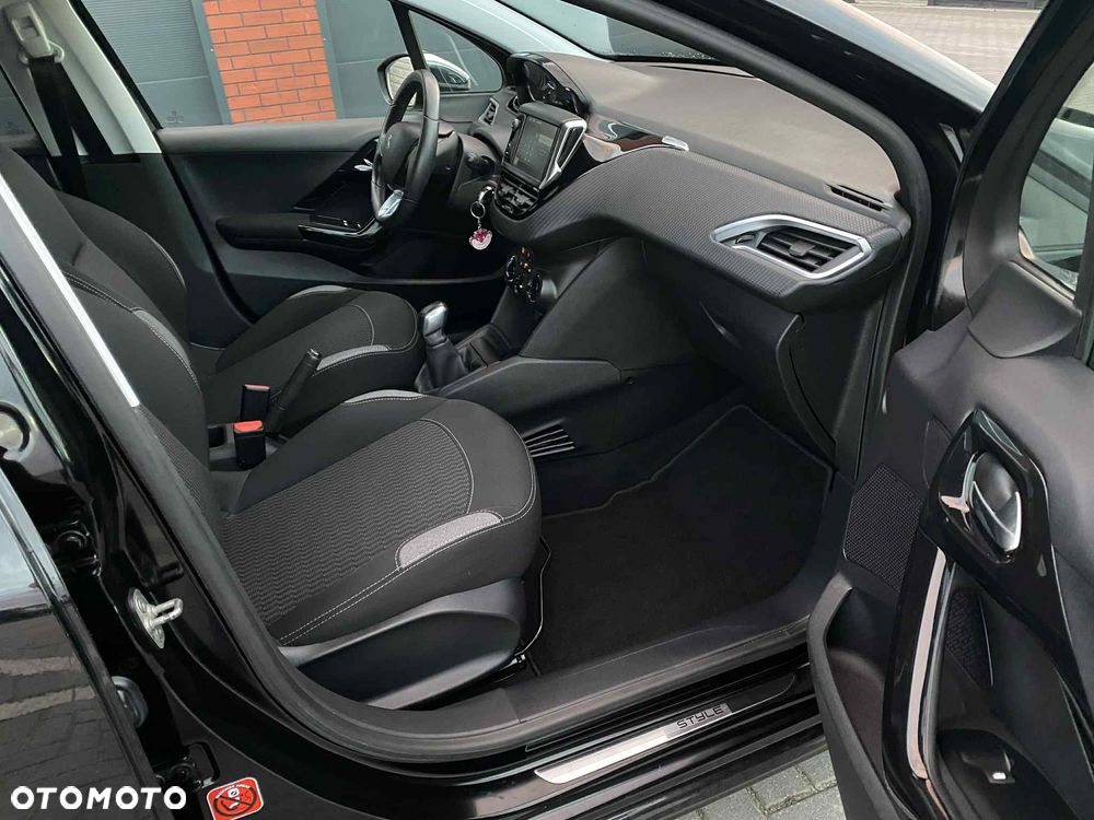 Peugeot 208 1.6 BlueHDi Allure S&S - 8