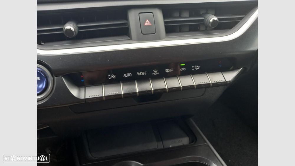 Lexus UX 250h Executive - 21