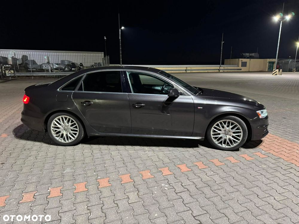 Audi A4 Limousine - 1