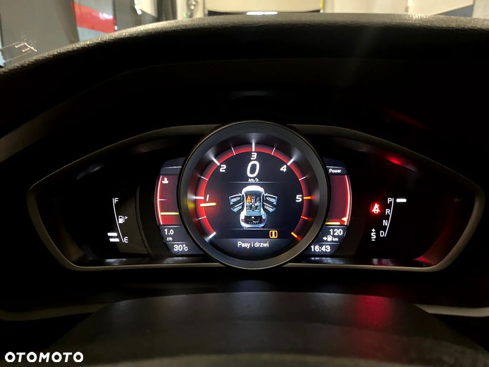 Volvo V40 D3 Drive-E R-Design Momentum - 19