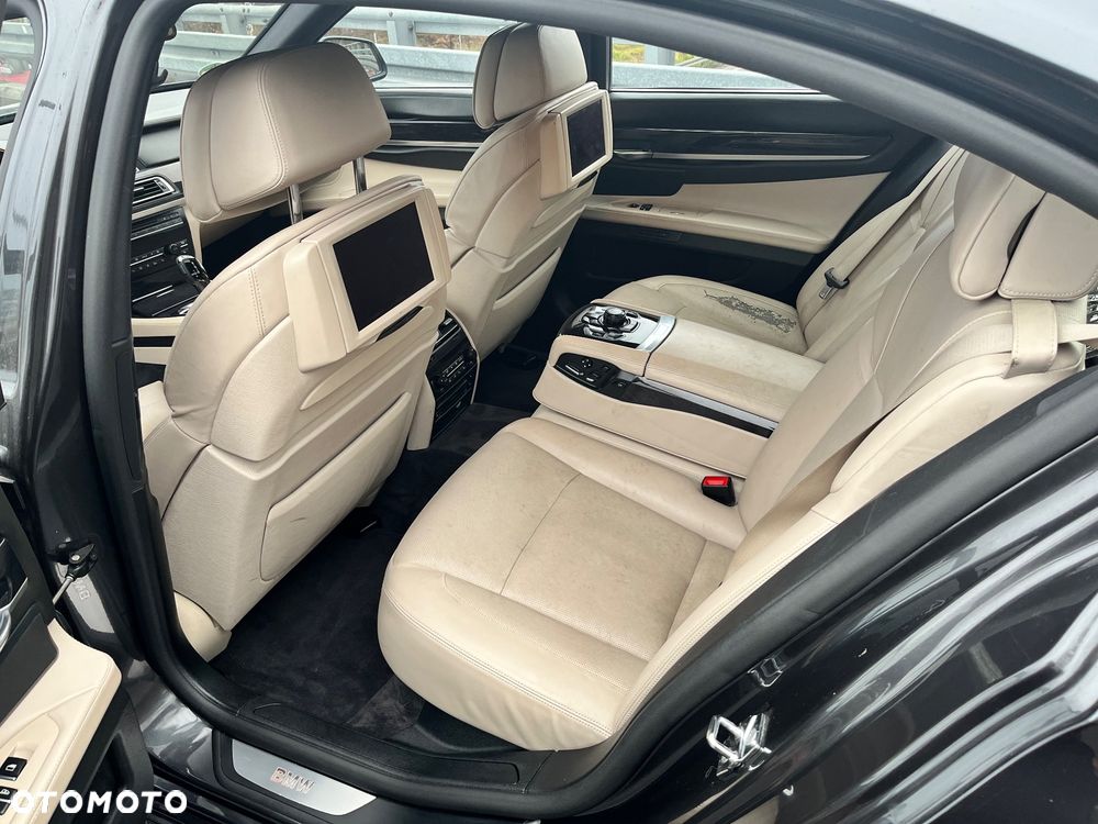 BMW Seria 7 750i - 24