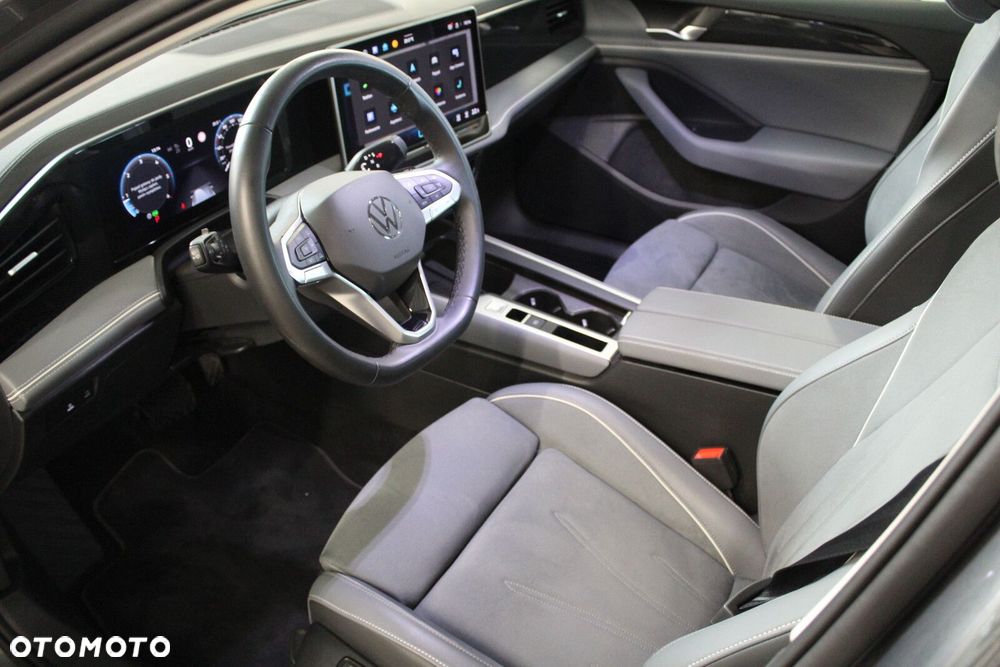 Volkswagen Passat Variant 2.0 TDI SCR Business DSG - 13