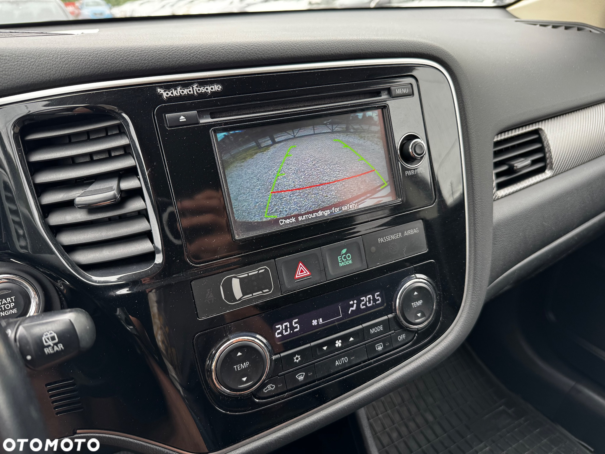 Mitsubishi Outlander 2.0 Instyle + 4WD CVT - 28