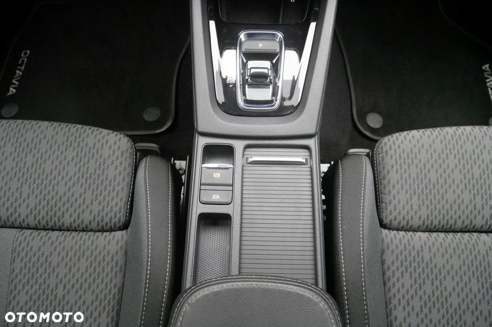 Skoda Octavia 2.0 TDI Style DSG - 11