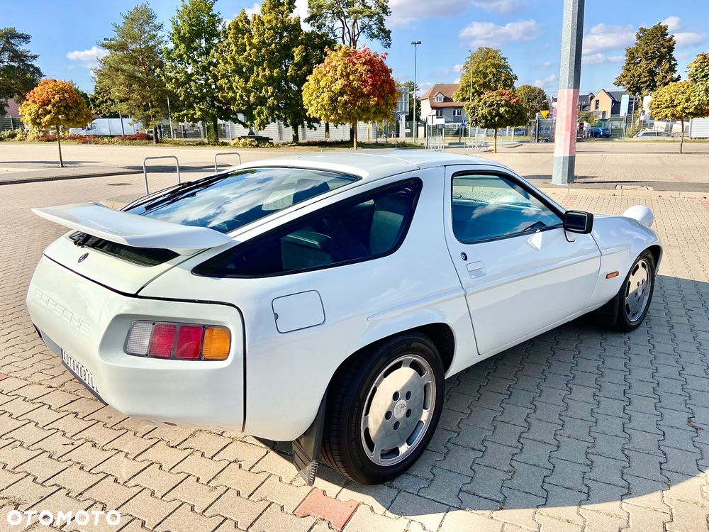 Porsche 928 - 14