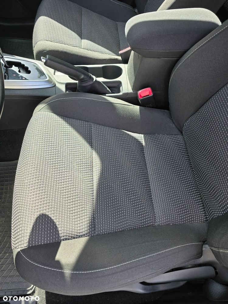 Toyota Auris 1.6 Premium MS - 23