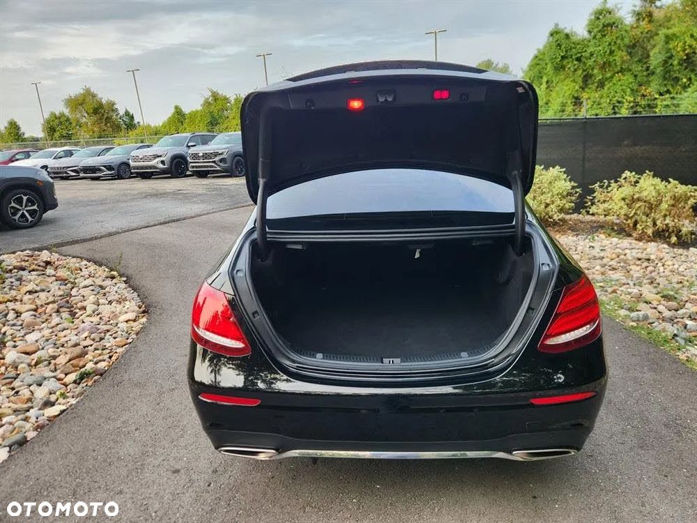 Mercedes-Benz Klasa E 300 9G-TRONIC AMG Line - 7