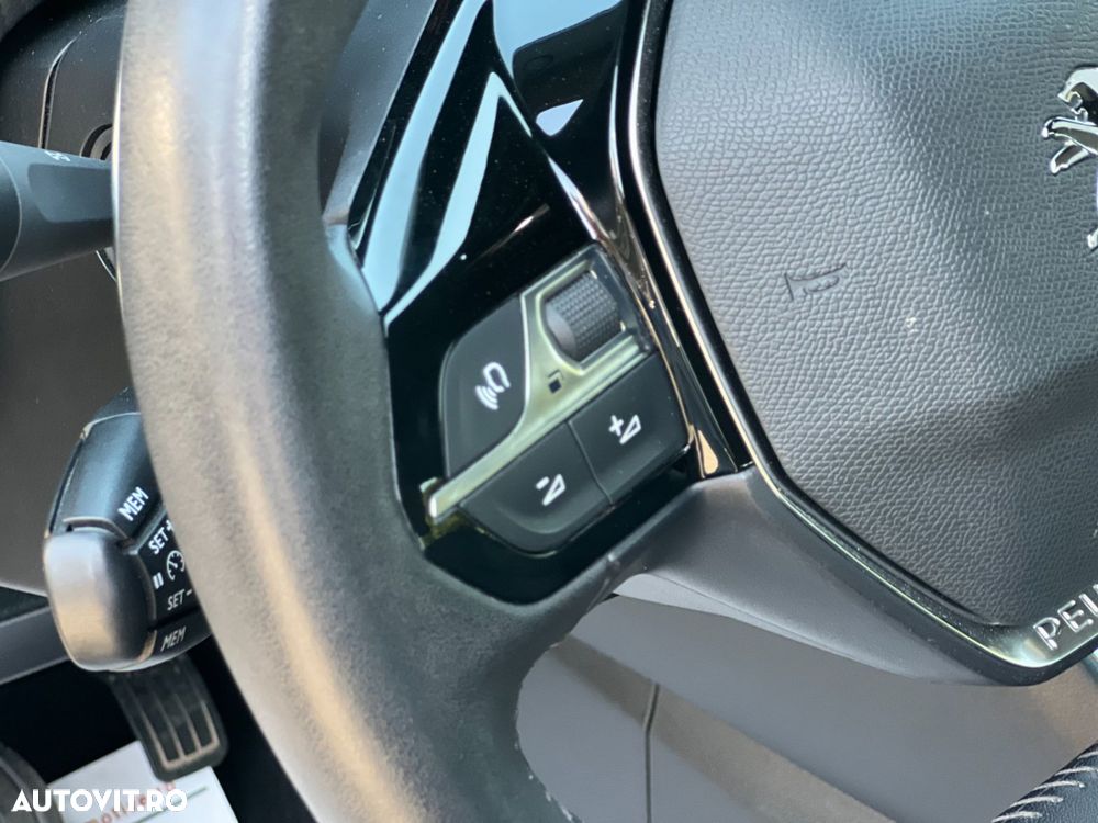 Peugeot 2008 1.2L PureTech 130 S&S EAT8 Allure - 11