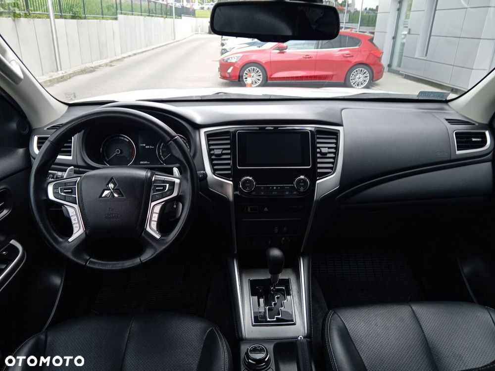 Mitsubishi L200 - 15