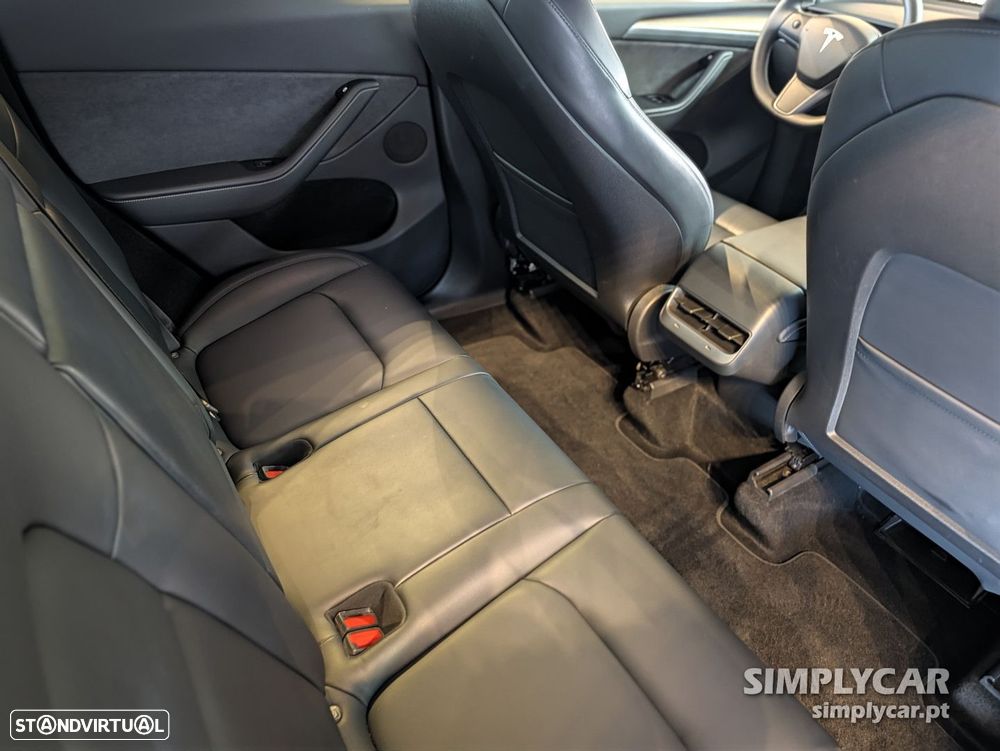 Tesla Model Y Long Range Dual Motor AWD - 9
