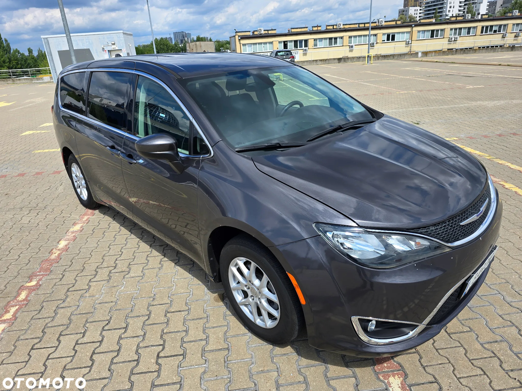 Chrysler Pacifica - 4