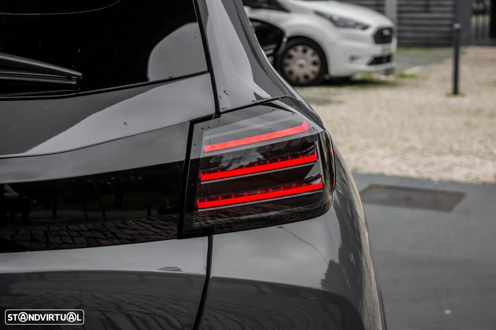 Peugeot 208 1.2 Hybrid GT e-DCS6 - 11