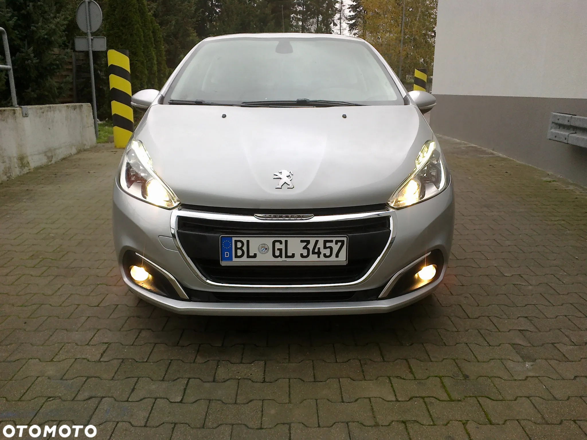 Peugeot 208 - 10