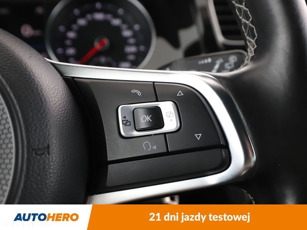 Volkswagen Golf - 27