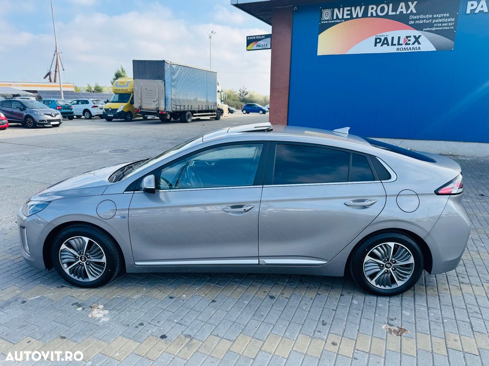 Hyundai IONIQ - 3