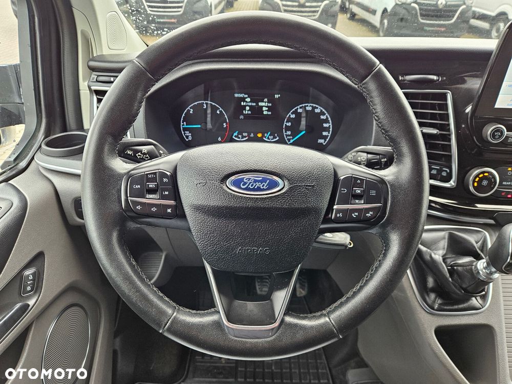 Ford Tourneo Custom - 26
