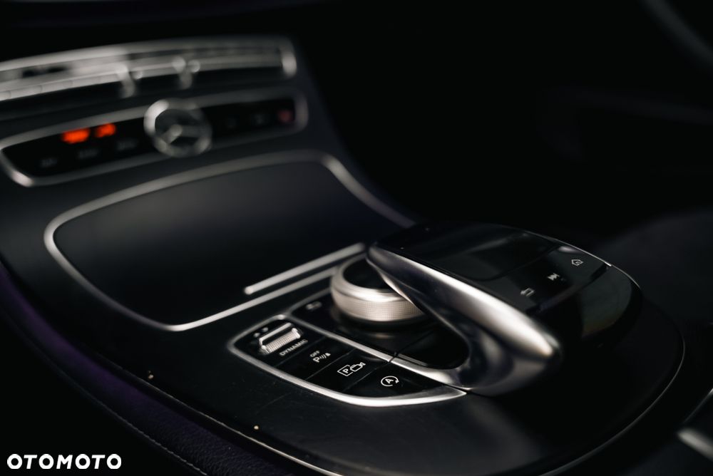 Mercedes-Benz Klasa E 220 d 4-Matic 9G-TRONIC - 12