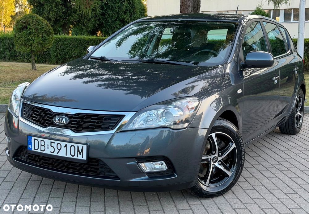 Kia Ceed 1.6 CVVT Dream-Team Edition - 2