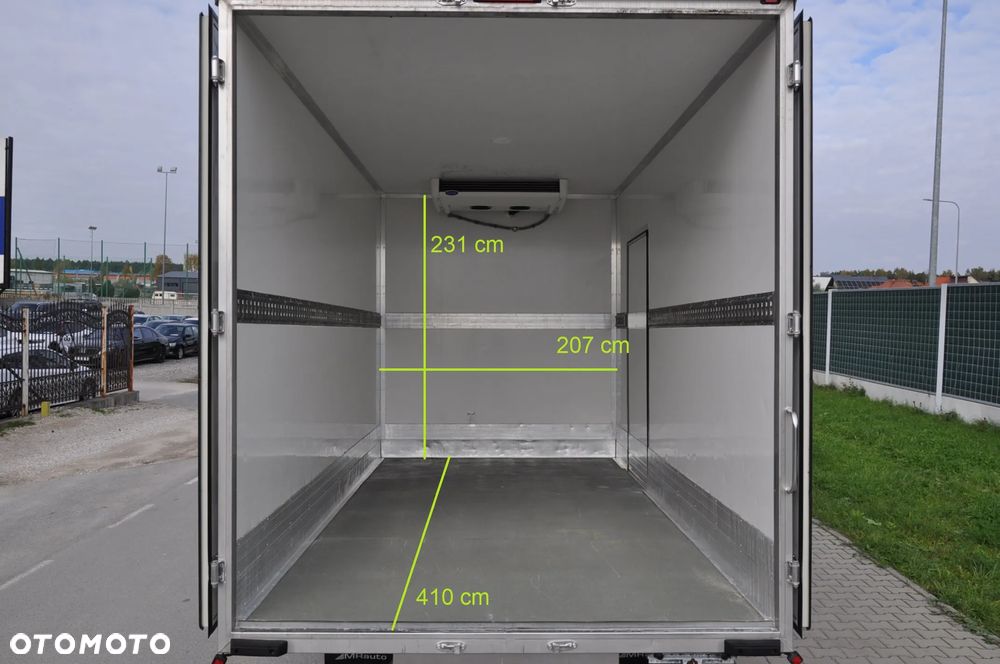 Iveco DAILY AUTOMAT CHŁODNIA MROŹNIA IZOTERMA CARRIER HI-MATIC NA BLIŹNIAKU KRAJOWE BEZWYPADKOWE ZASILANIE ZEWNETRZNE 230 V - 8
