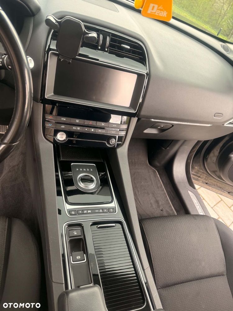 Jaguar F-Pace 2.0 i4D AWD R-Sport - 7