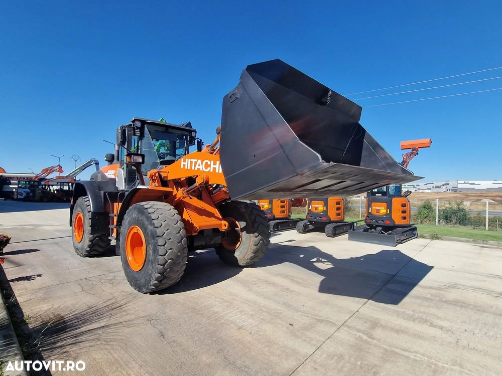 Hitachi ZW220, CUPA 3,5mc, 2018, 24.,392km, 5.880h, consum mediu 8l/h, Gresare automata, Anv MICHELIN 60% OK, ridica 15t, motor 201CP stage IV, basculare cupa la 4,2m, CUPLA RAPIDA, Posibilitate leasing 3 ani, PROMOTIE 86900 EUR+Tva - 8