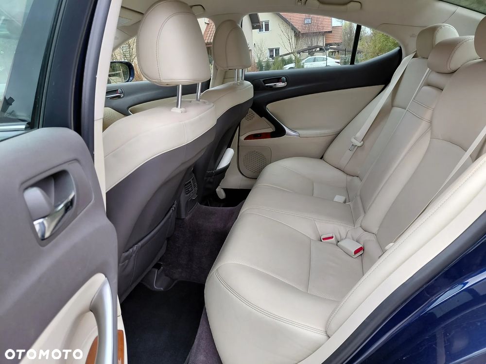 Lexus IS 200 D Prestige - 8