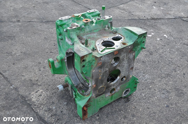 OBUDOWA MOSTU JOHN DEERE 6150 6155 R551652 / R546089
