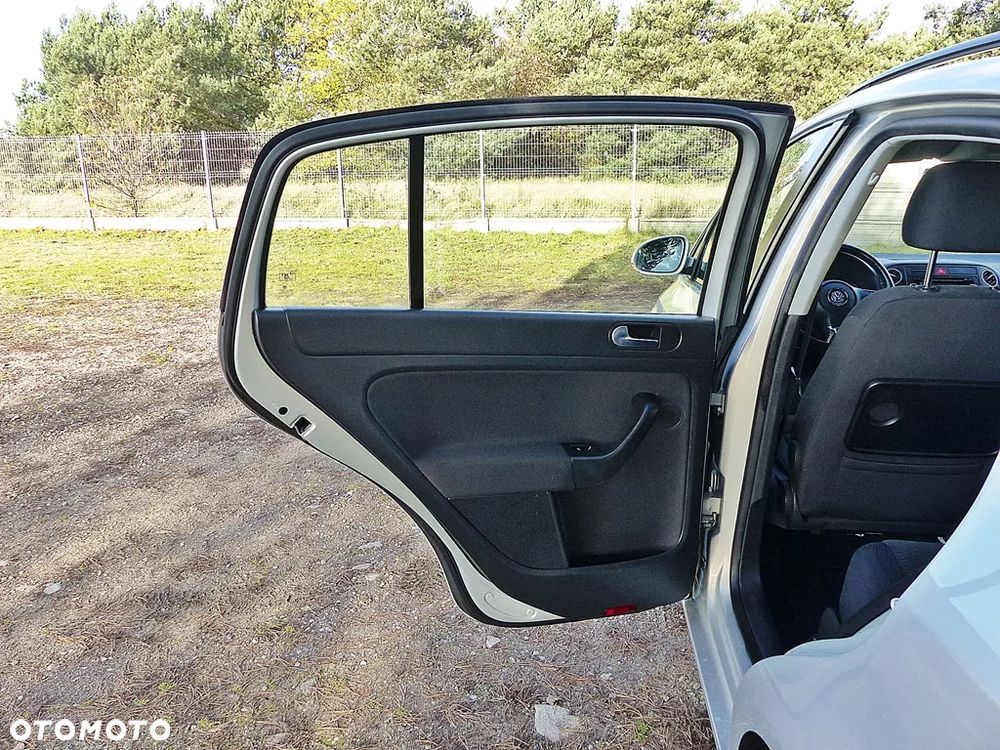 Volkswagen Golf Plus 2.0 TDI Comfortline - 21