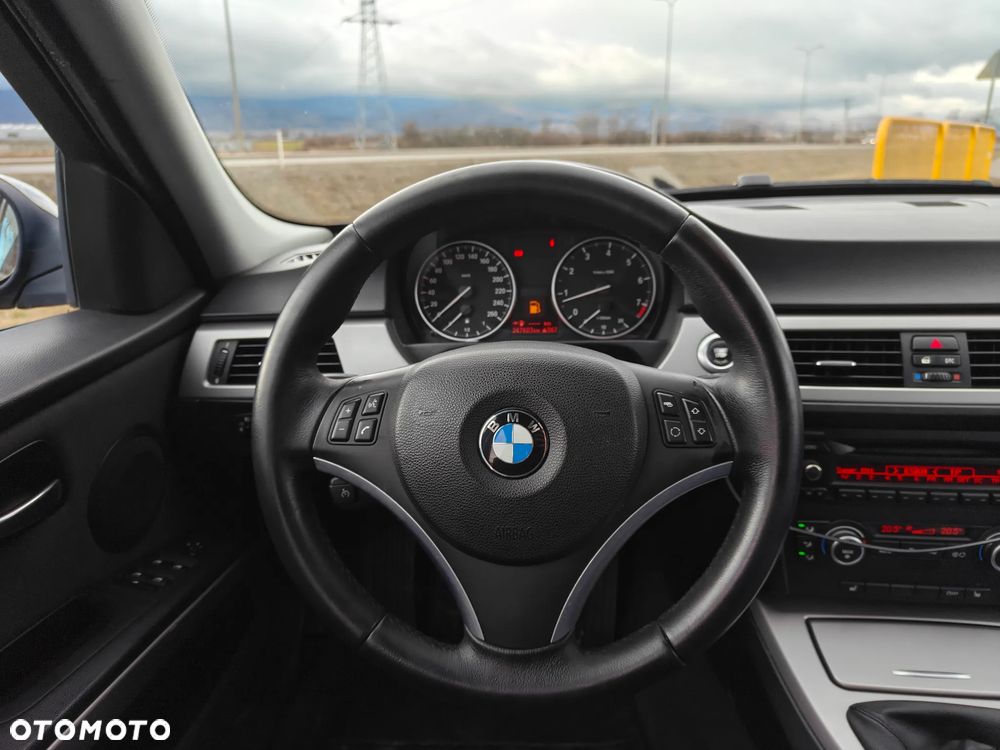 BMW Seria 3 - 34
