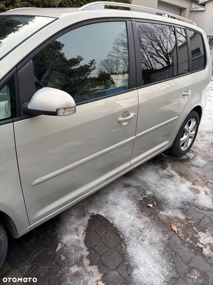 Volkswagen Touran 2.0 TDI DPF Highline - 4